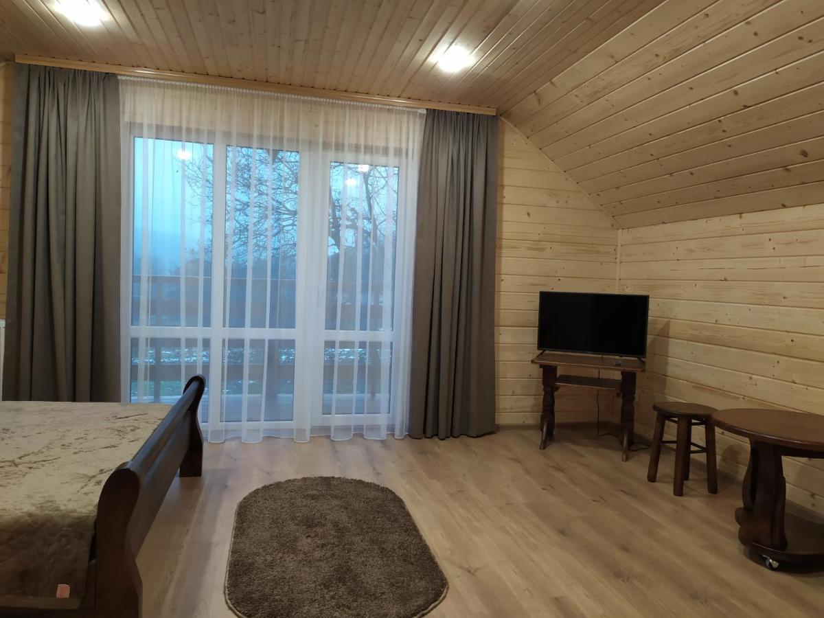Апартаменти З Двома Спальнями І Кухнею Yaremche Dış mekan fotoğraf