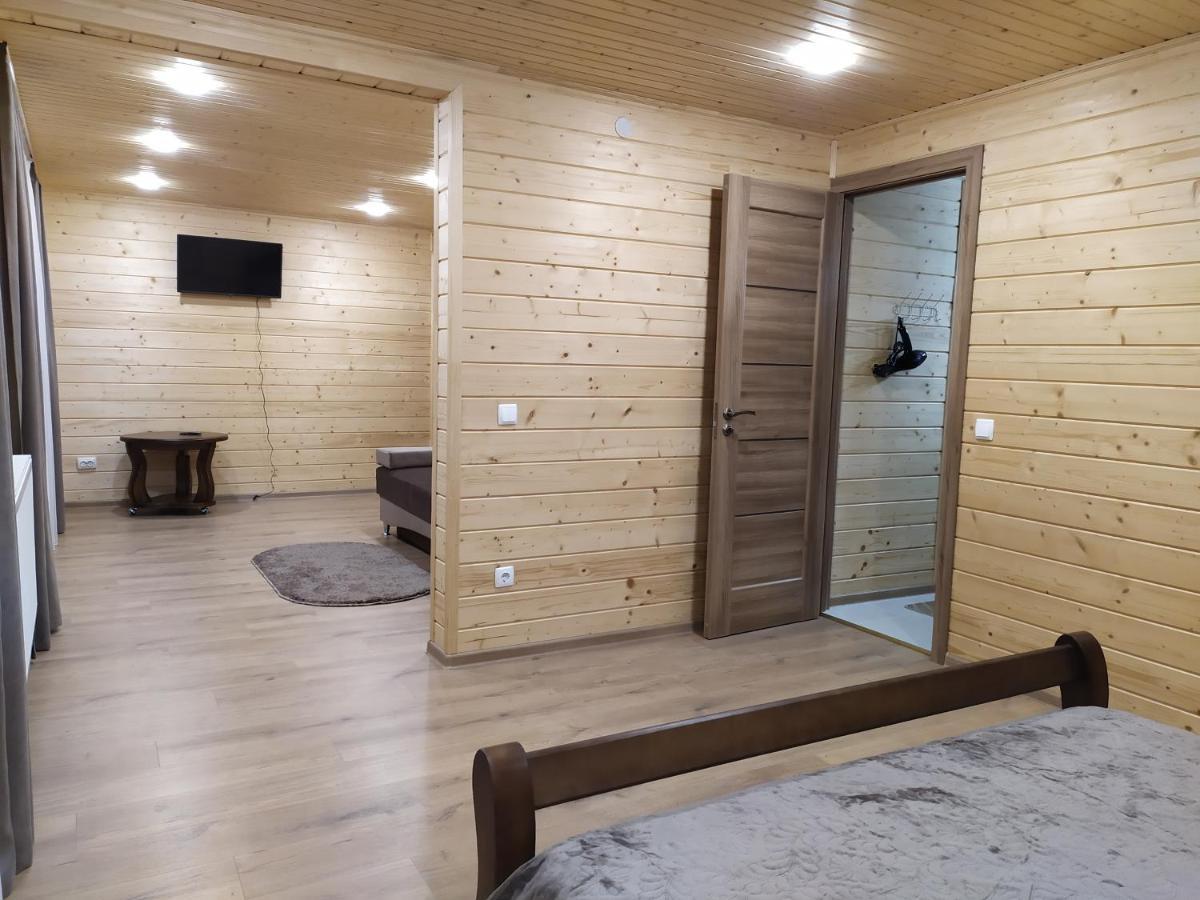 Апартаменти З Двома Спальнями І Кухнею Yaremche Dış mekan fotoğraf